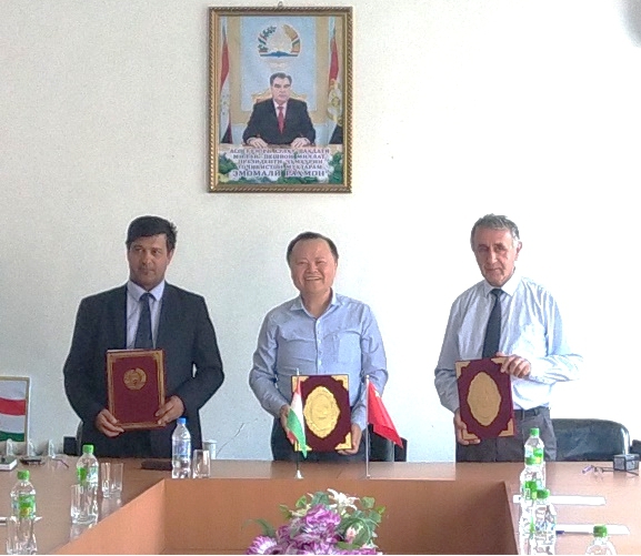 曹尚银等4人赴塔吉克斯坦开展果树科技合作并签署中-塔综合试验站合作协议